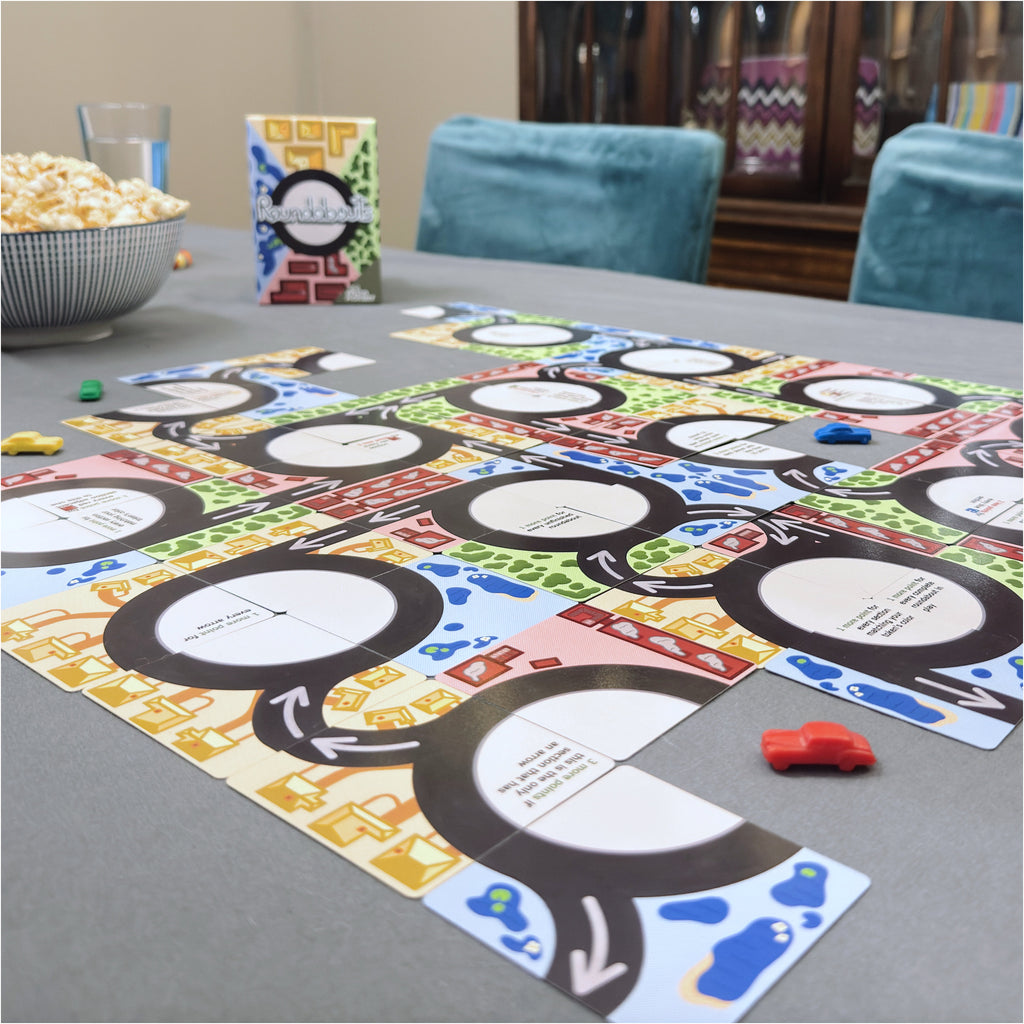 Roundabouts – Tile-Laying Card Game, gameplay of a game in progress